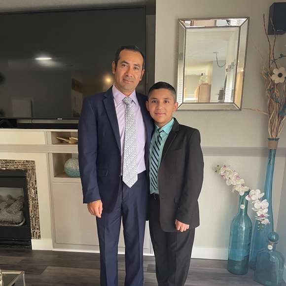 Meet your Posher, Efrain - Picture 2 of 3